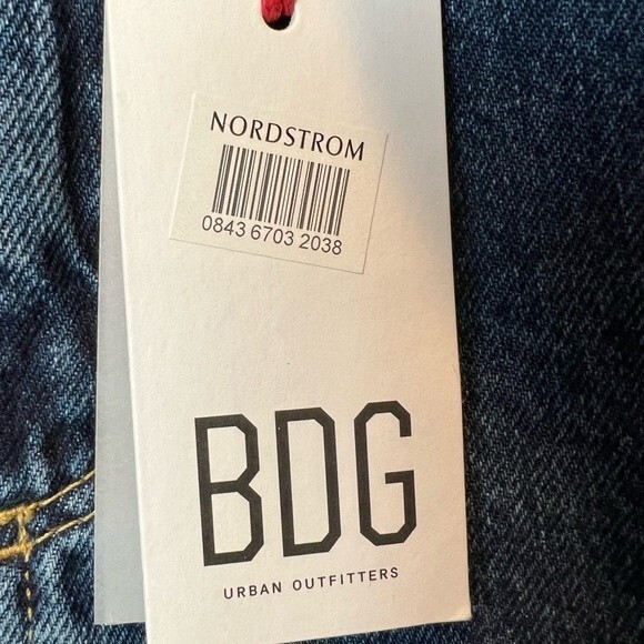 BDG Mom Jeans High Waisted Tapered Leg 28 X 32 NWT Baggy Distressed Dark Wash - Picture 4 of 7